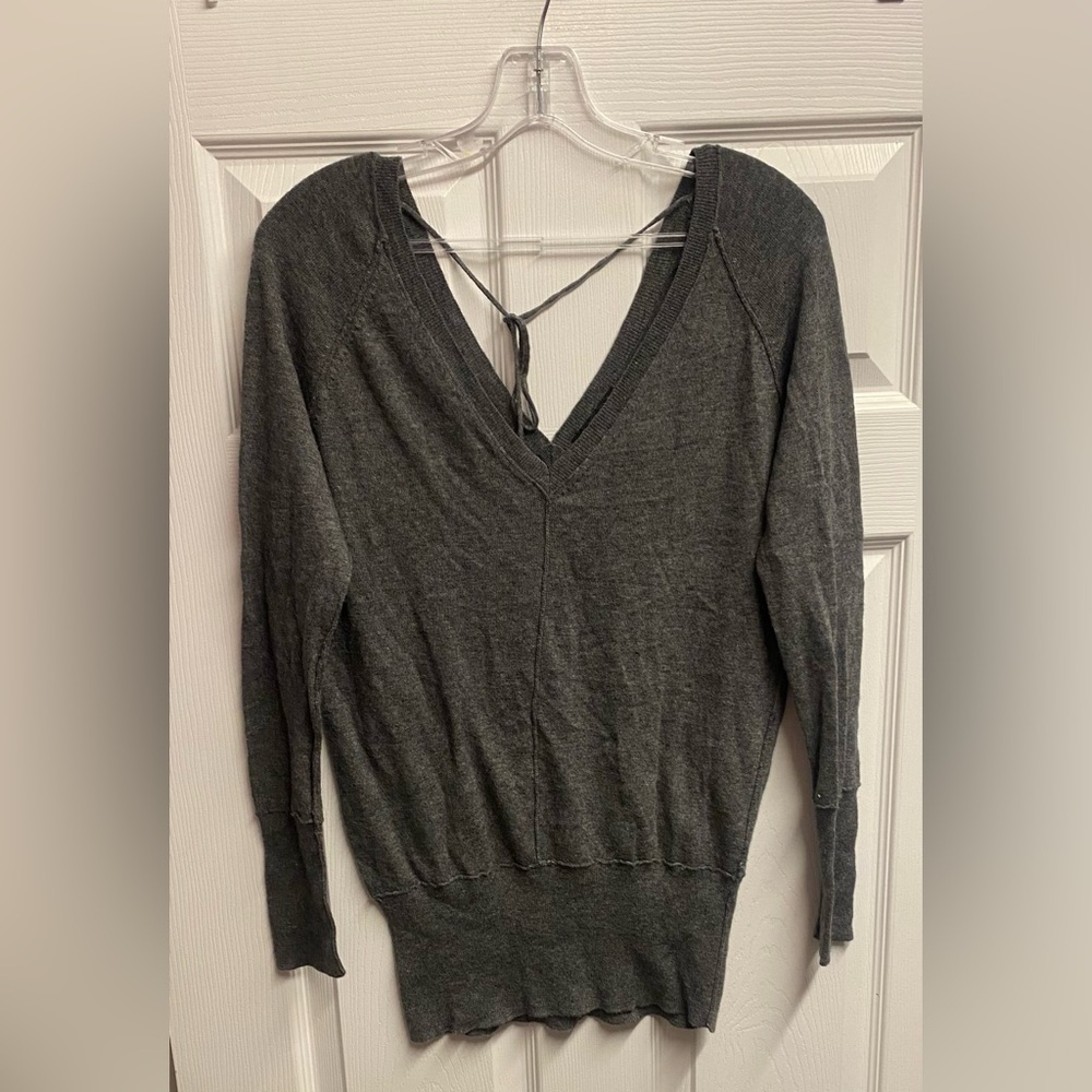 BCBGMaxAzria Viscose/Wool Blend V-Neck Open Back Fitted Sweater Size Medium